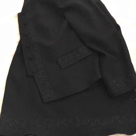 Skirt and jacket set - Picture 4 of 5